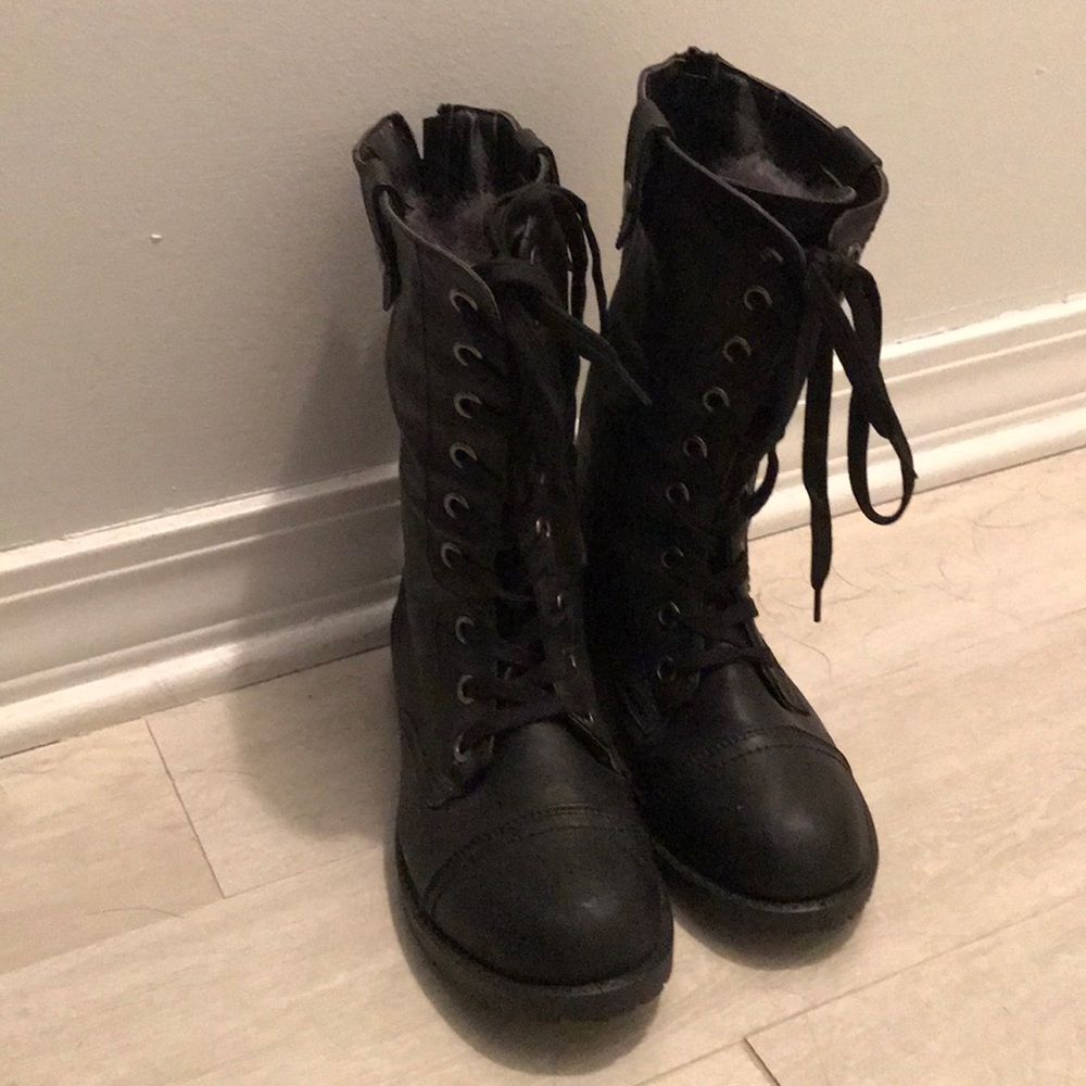 Black combat boots size 8